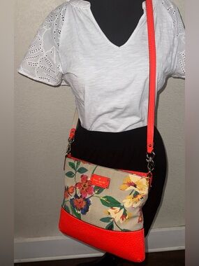 kate spade Floral Canvas Crossbody with Coral Trim-  New With Out Tag‼️‼️‼️